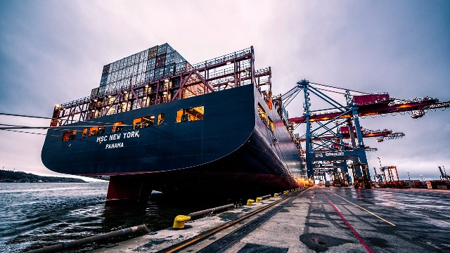 海关总署：上半年中国外贸规模首次突破20万亿元
